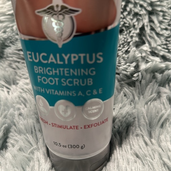 Skin-Aid-Medics Eucalyptus Brightening Foot Scrub with Vitamin A, C, E. 10.5 oz - Picture 3 of 5